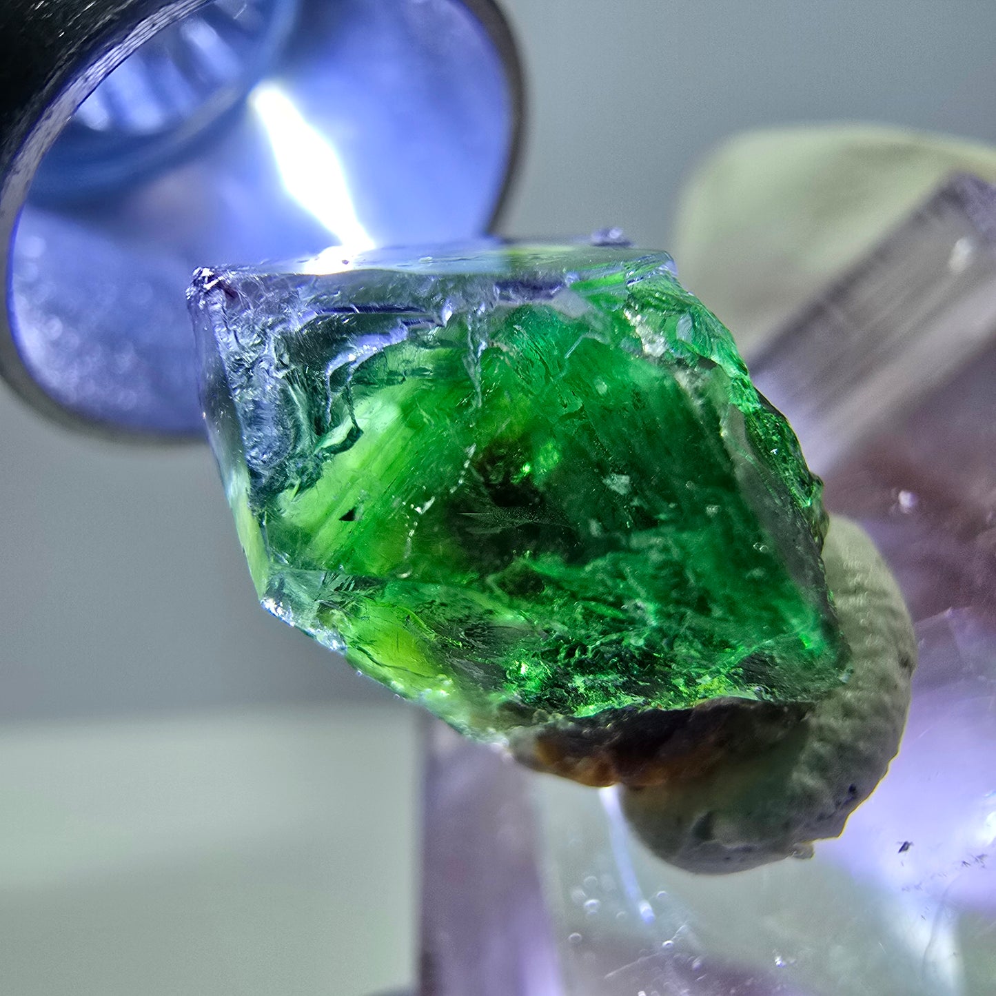 Cube de fluorite fantôme, zonal, spécimen de muscovite, Erongo, Namibie, 16 x 15 x 10 mm