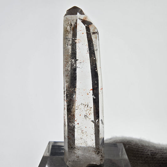 Quartz fumé fantôme lémurien, poche Valentine à pointe d'hématite, Namibie, 47 x 12 x 8 mm