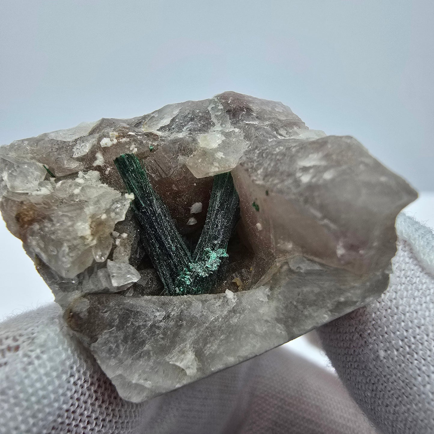 Seltene Malachit XX auf Quarz Stufe lange Kristalle Kaokoveld Namibia 34*22*24mm