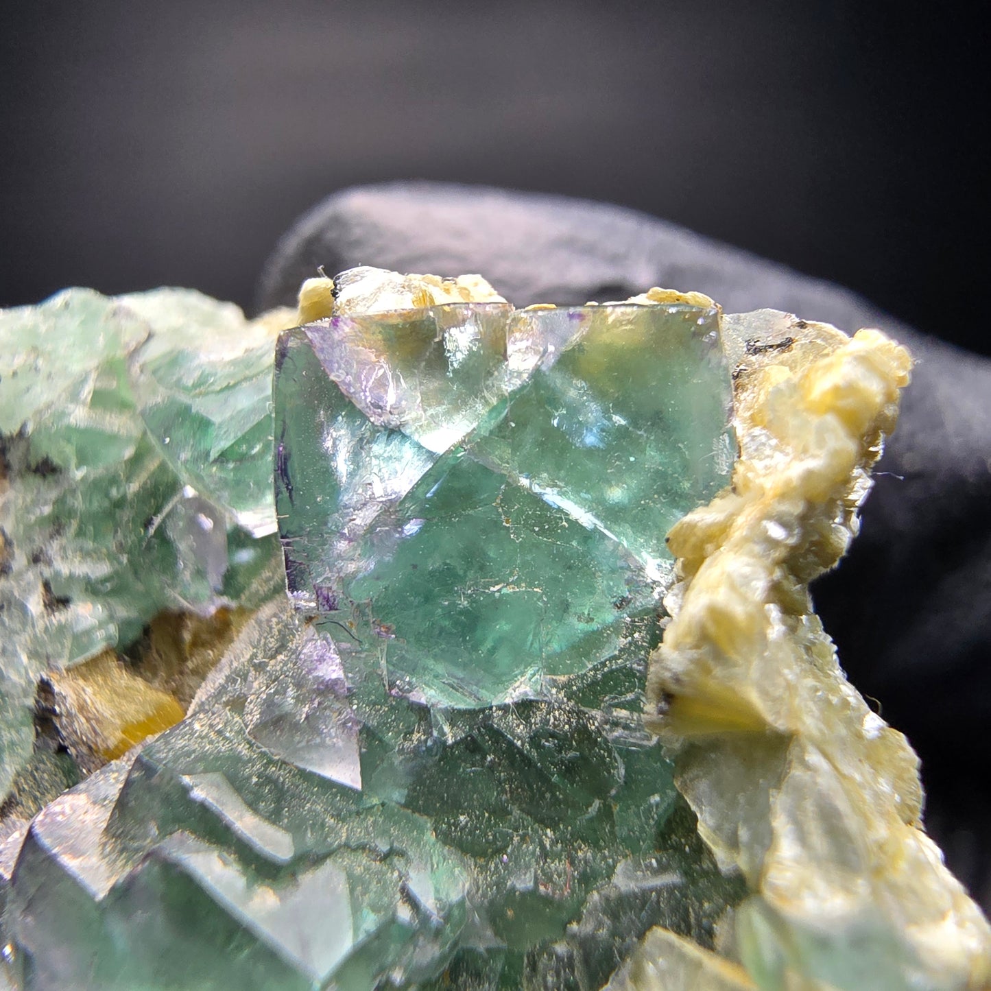 Klare Fluorit Würfel grün mit Muskovit Stufe Erongo Namibia 29*24*19mm Sammlung