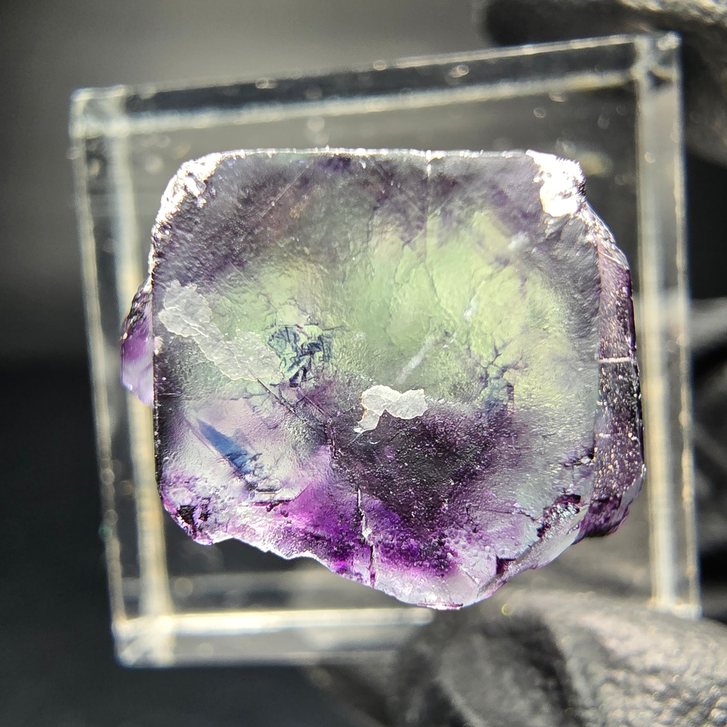 Klarer Phantom Fluorit Würfel lila grün mit Hyalit Erongo Namibia 18*16*14mm