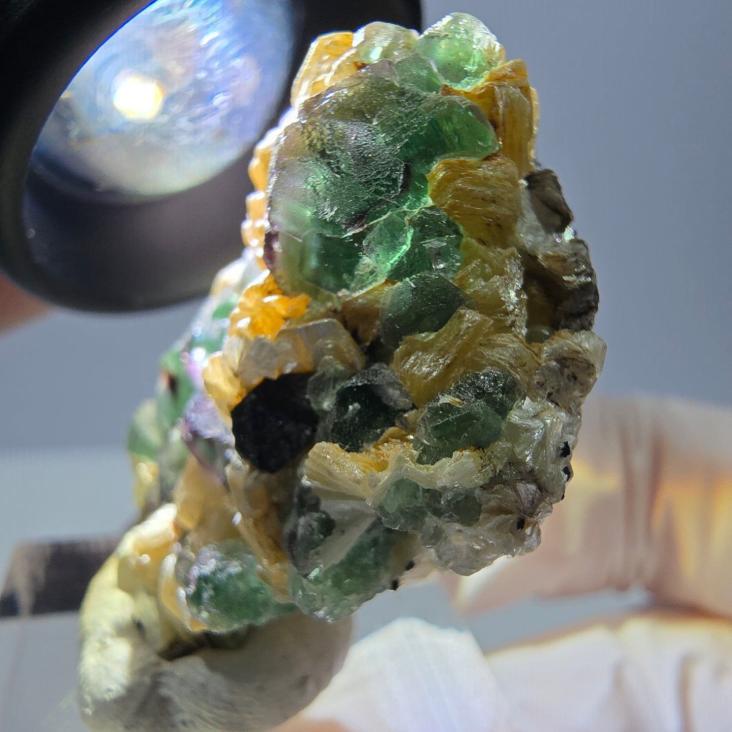 Cube de fluorite fantôme, muscovite et tourmaline Schorl, spécimen d'Erongo, Namibie, 37 x 34 x 18 mm