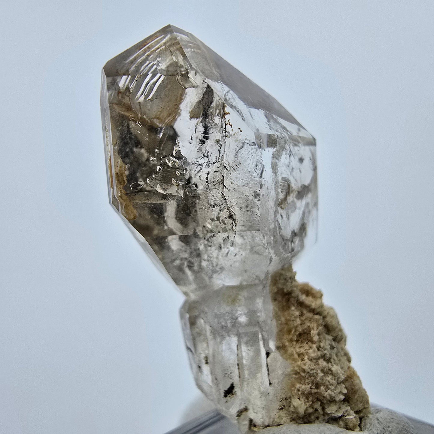 Klarer Phantom Rauchquarz Zepter auf Matrix Goboboseb, Namibia 35*17*12mm