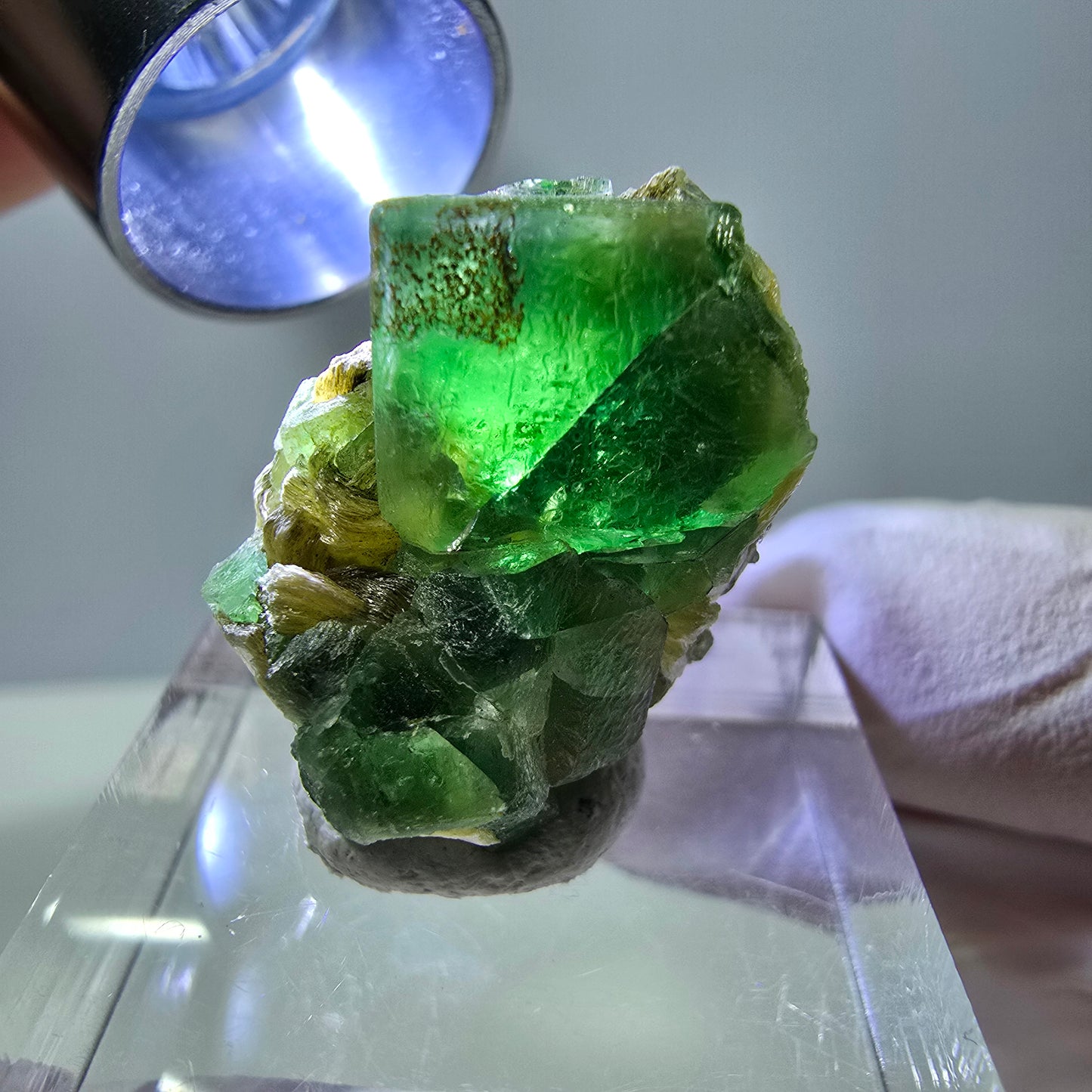 Cube de fluorite fantôme, spécimen de muscovite, Erongo, Namibie, 23 x 17 x 17 mm