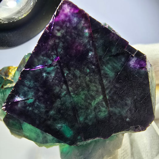 Spécimen de cube de fluorite fantôme, parqueté vert violet Okorusu, Namibie 59*45*25 mm