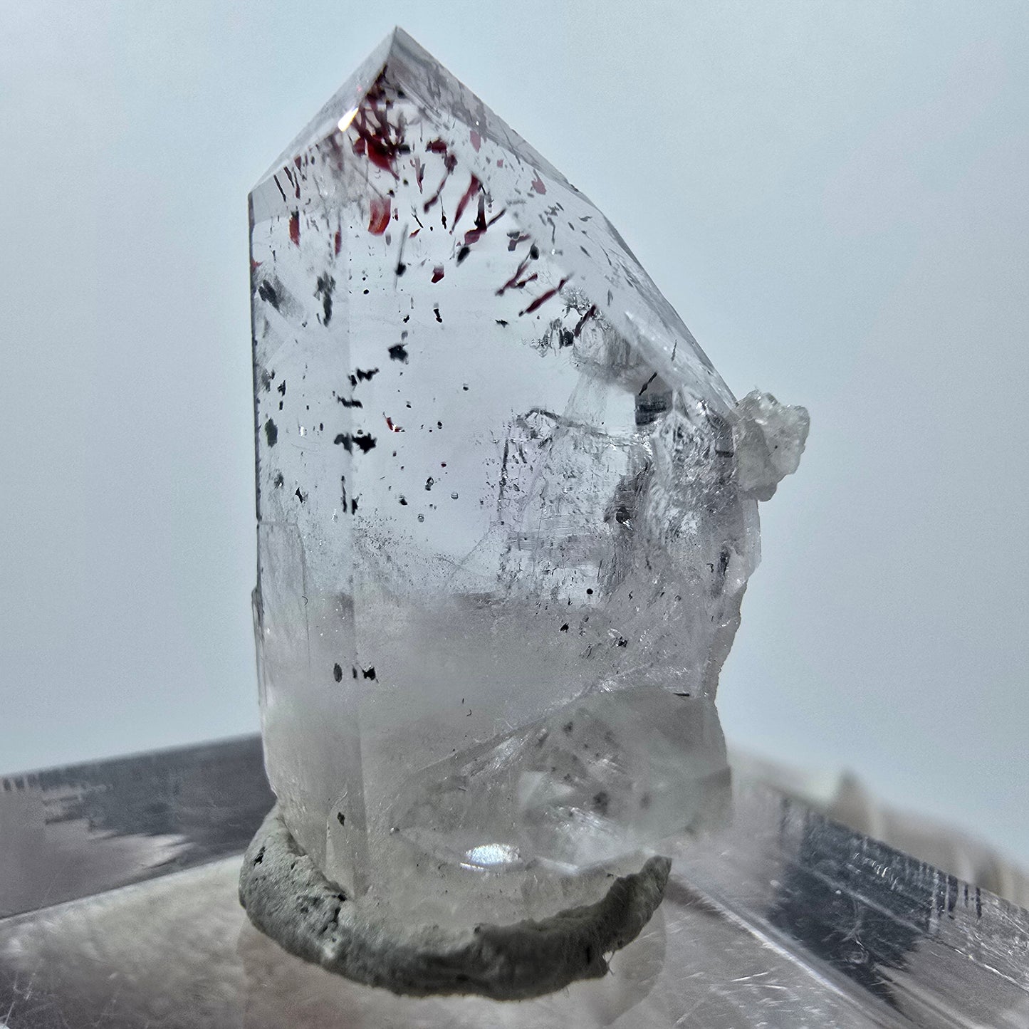 Quartz clair Harlequin Mine Point Streep, Goboboseb, Namibie 26 x 19 x 11 mm