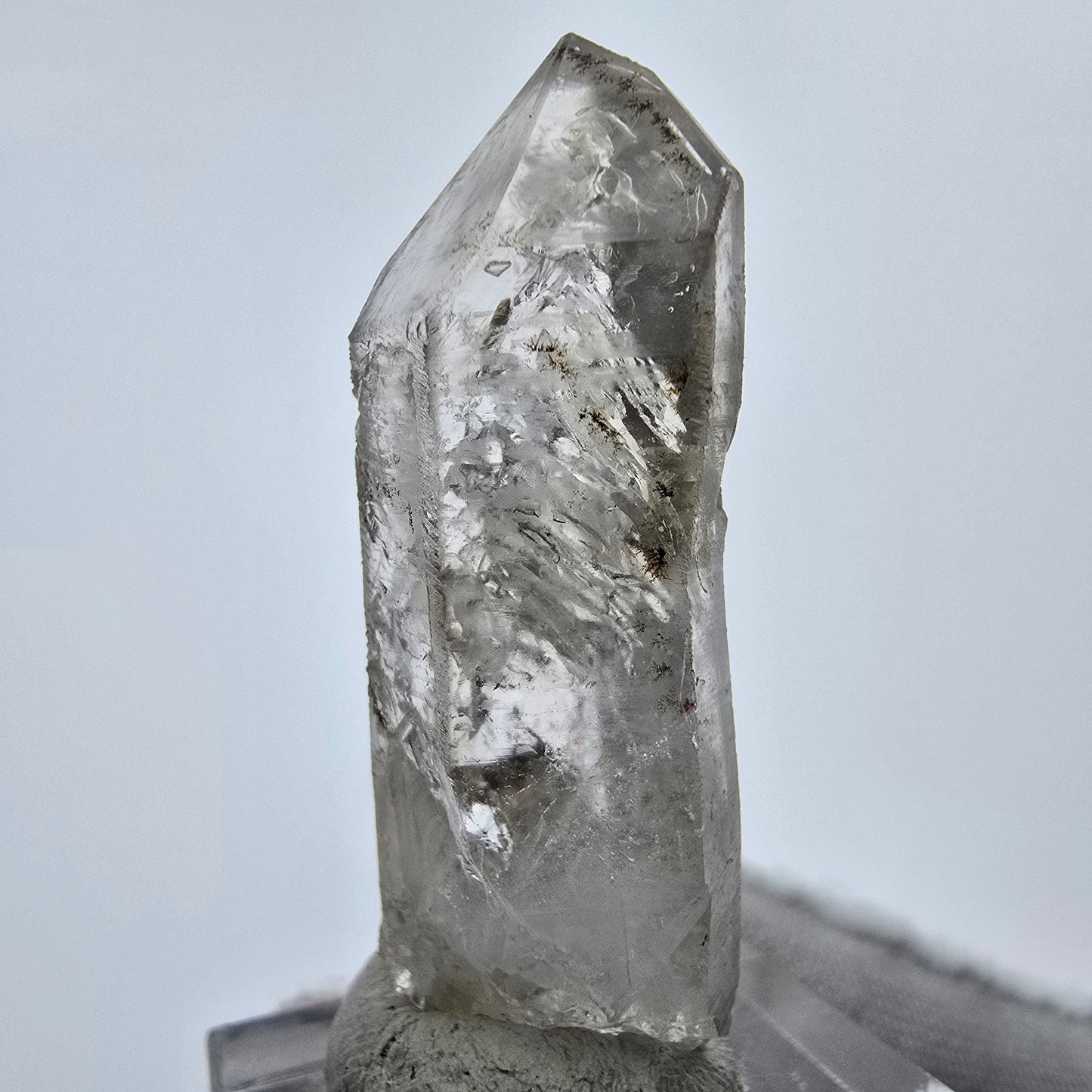 Enhydro Phantom Smoky Quartz Sceptre Tip 2x Bubble Goboboseb, Namibie 44*14*12mm