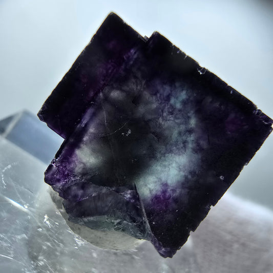 Spécimen rare de cube de fluorite fantôme, vert zonal et violet, Okorusu, Namibie, 21 x 19 x 13 mm