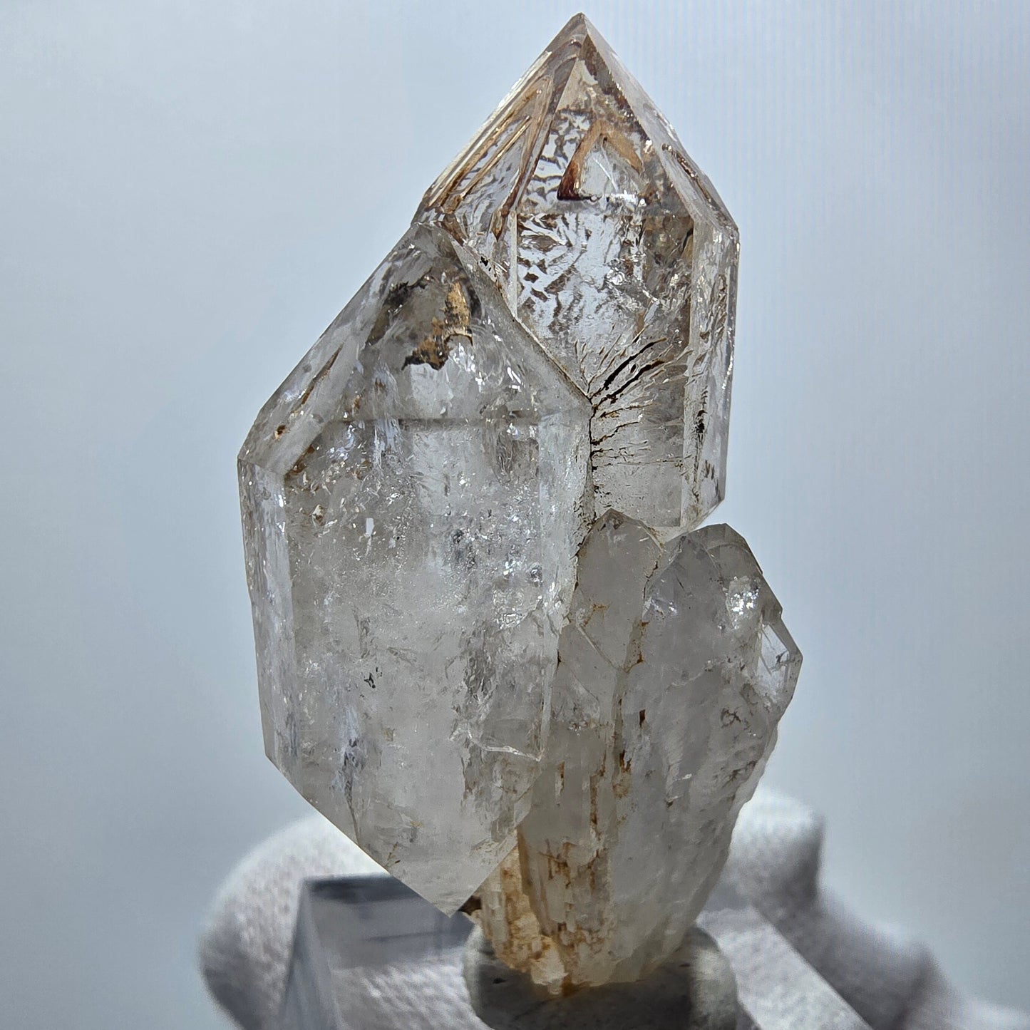 Amas de sceptres en quartz fumé fantôme transparent, Goboboseb, Namibie, 50 x 28 x 17 mm