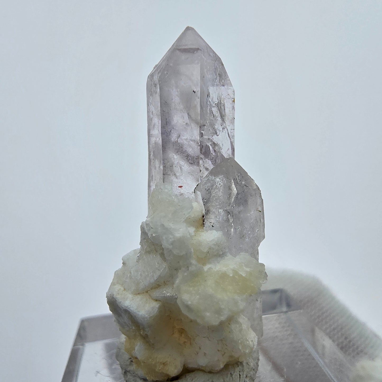 Phantom Amethyst mit UV Calcit aus Goboboseb, Namibia 33*16*14mm, Sammlung