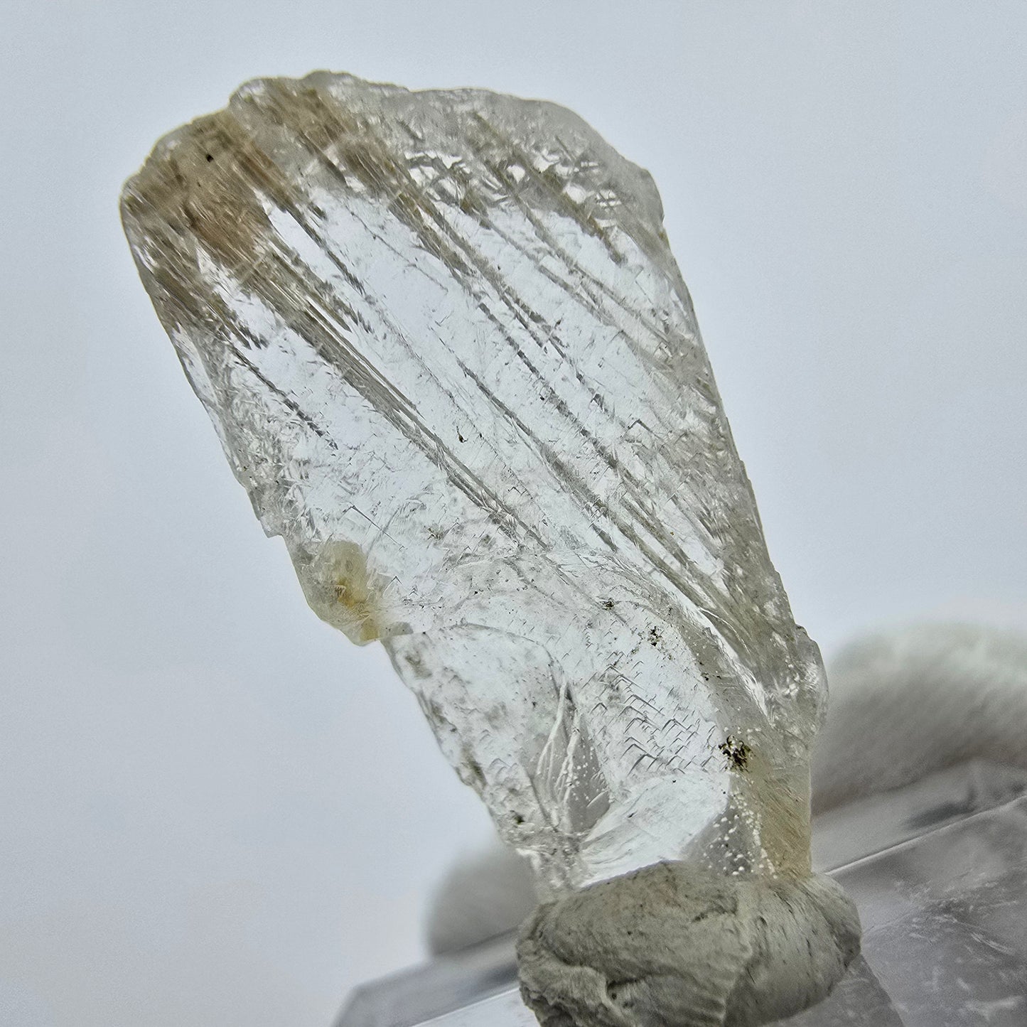 Seltener Kunzit X Spodumen Kristall weiß UV Mineral 29*13*4mm aus Brasilien