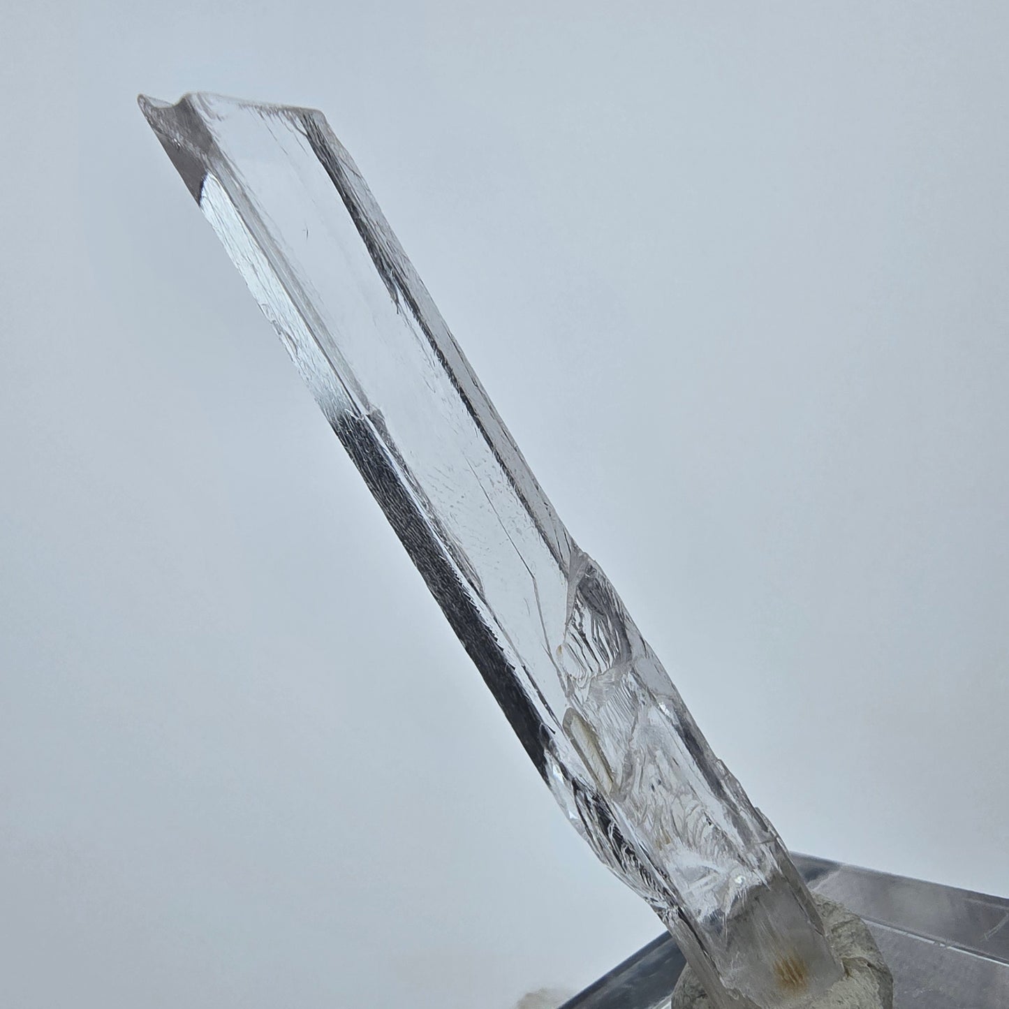 Seltener Kunzit X Spodumen Kristall weiß UV Mineral 55*5*4mm aus Brasilien