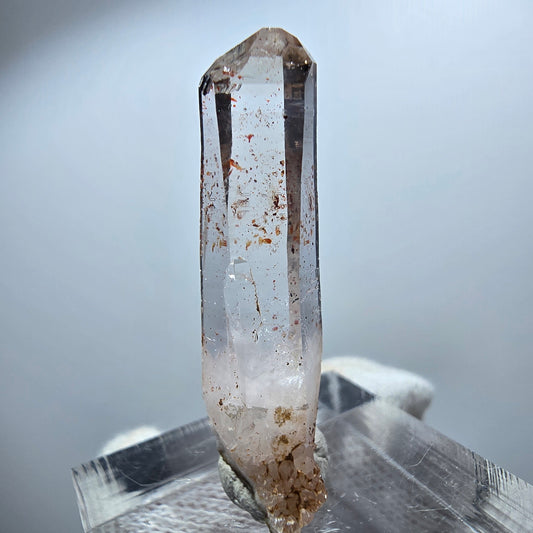 Quartz fumé fantôme transparent, pointe de fer, Goboboseb, Namibie, 35 x 12 x 7 mm