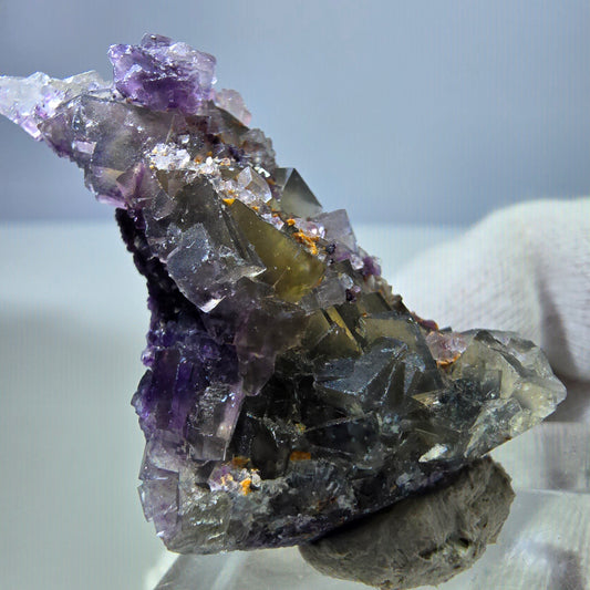 Spécimen rare de cube de fluorite fantôme zonal jaune violet Okorusu, Namibie 44*27*16mm