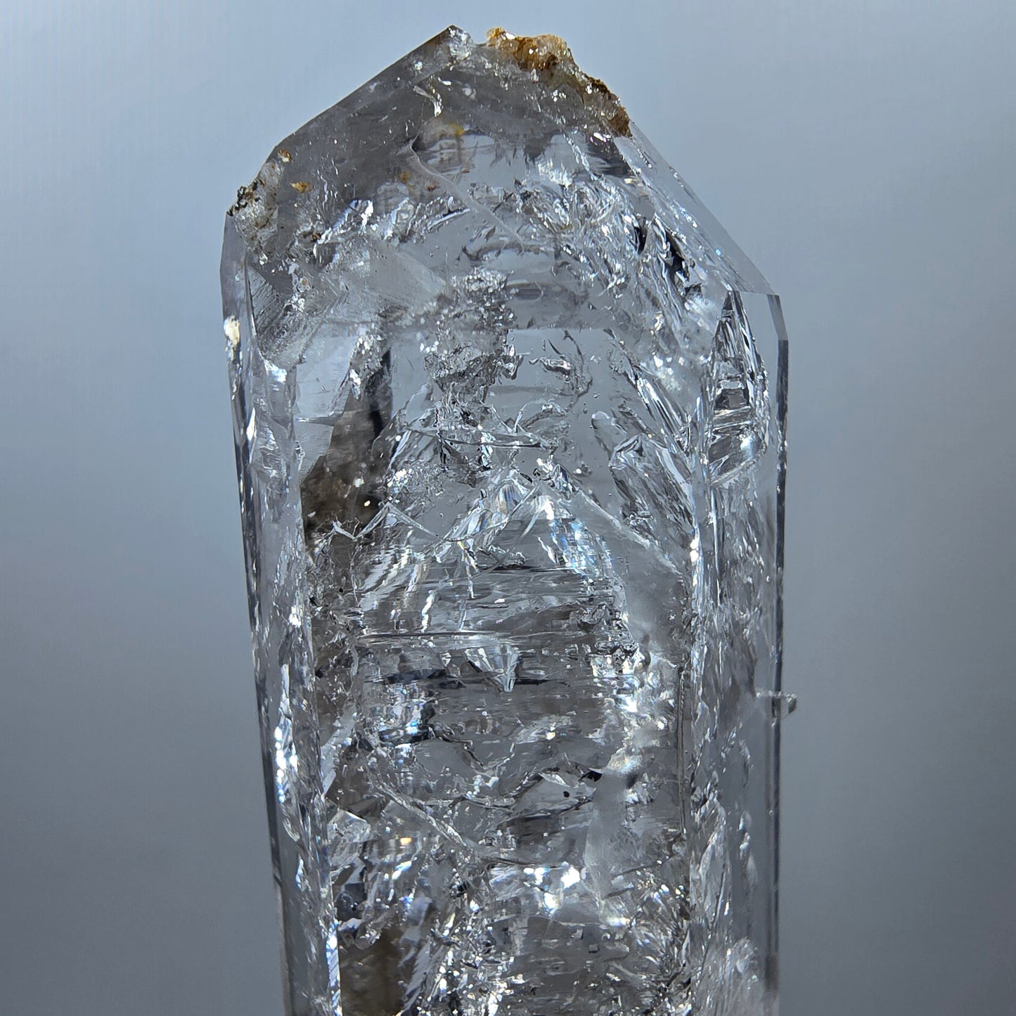 Enhydro Window Smoky Quartz, 3 Gobobs de poche Valentine à bulles (grandes). Namibie, 97 x 29 x 22 mm.