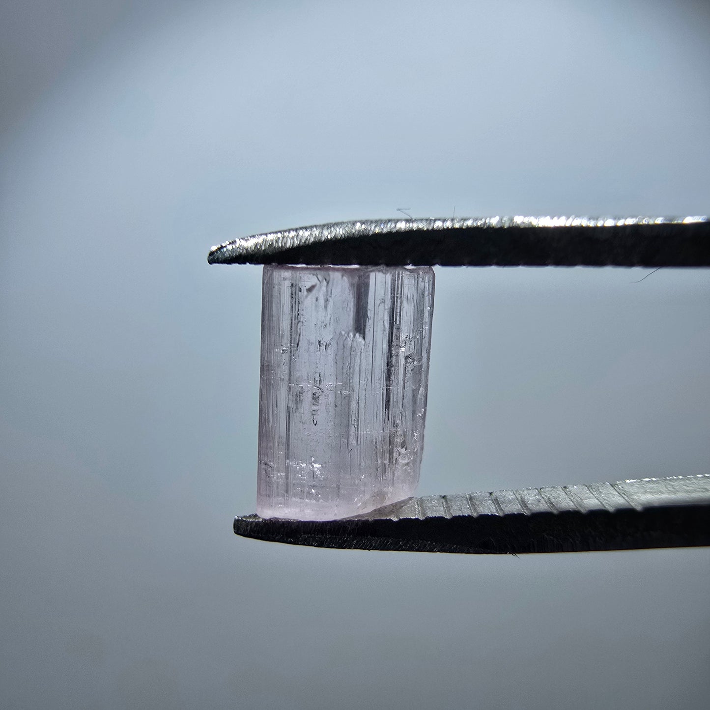 Cristal de tourmaline rubellite rare, rose Minas Gerais, Brésil 7 x 5 x 3 mm