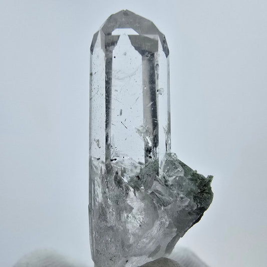 Quartz avec analcime, hématite, chlorite Streep Mine, Goboboseb, Namibie 41*17*14mm