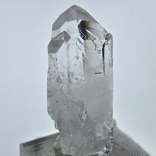 Cristal de quartz chlorure fantôme transparent, Streep Mine, Goboboseb, Namibie, 46 x 21 x 17 mm