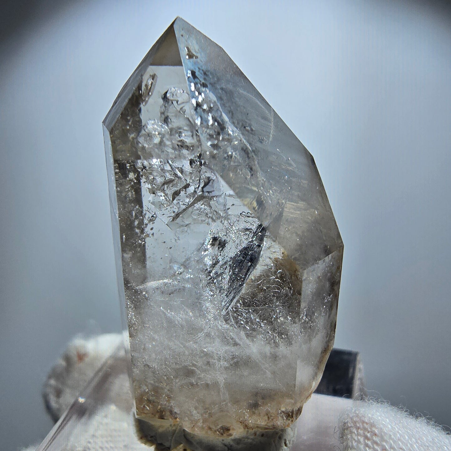 Enhydro Phantom Rauchquarz Spitze, 1x Blase Goboboseb, Namibia 35*19*14mm