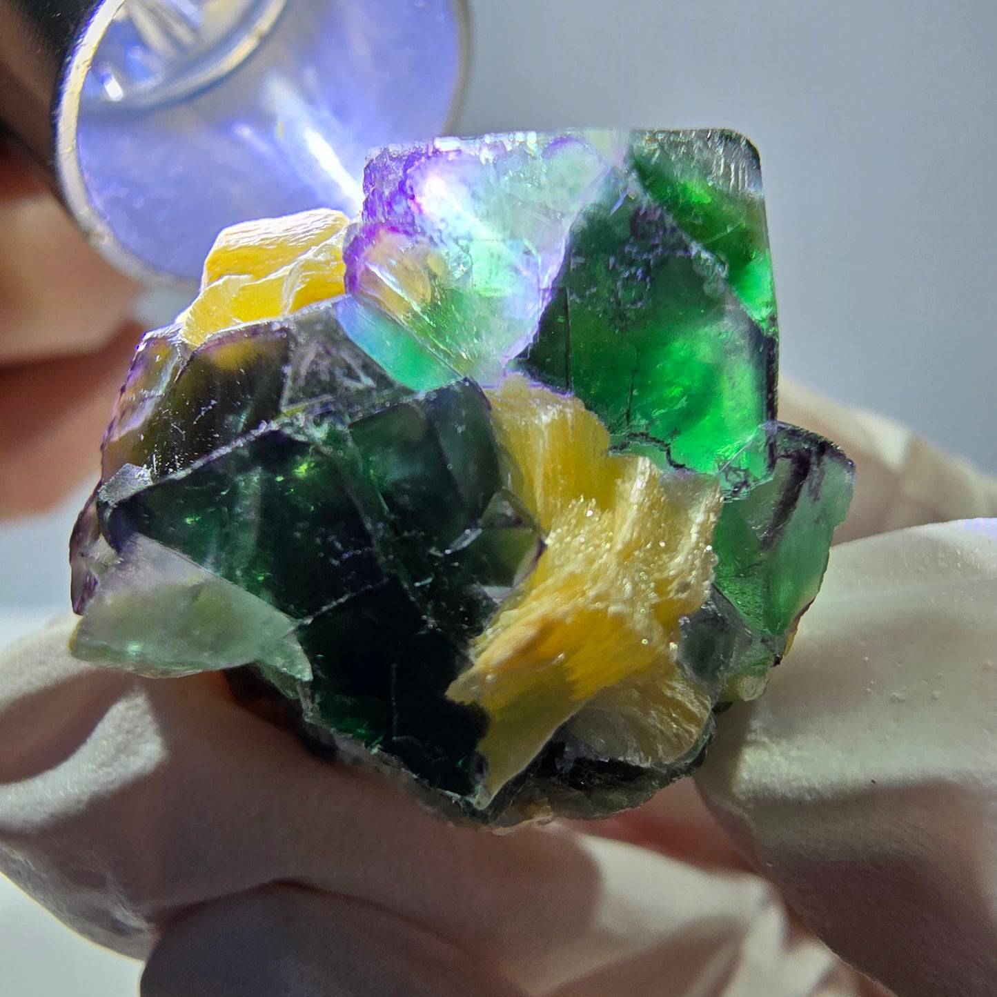 Cube de fluorite fantôme, muscovite et tourmaline Schorl, spécimen d'Erongo, Namibie, 27 x 25 x 25 mm