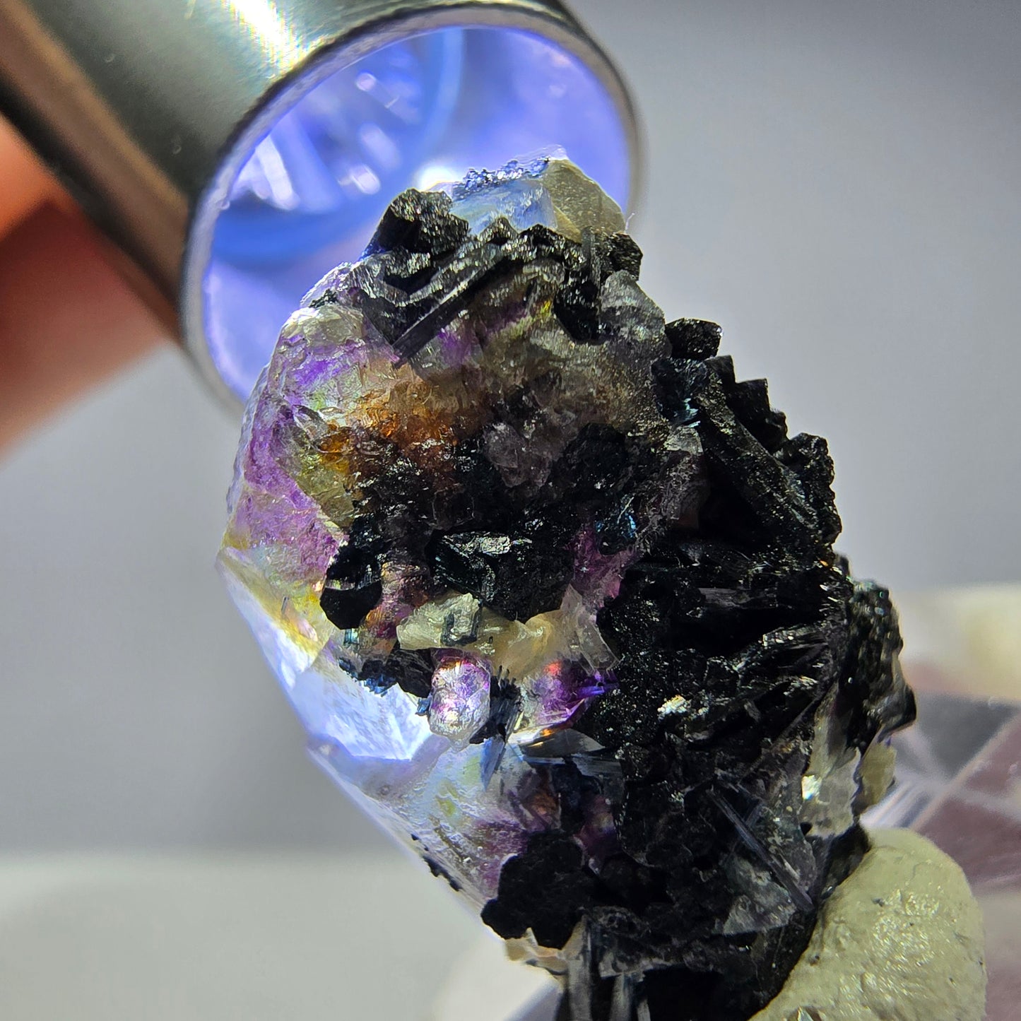Cubes de fluorite fantôme colorés, muscovite, tourmaline Schorl, hyalite Erongo, Namibie 27 x 15 x 15 mm