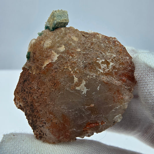 Seltene Dioptas auf rotem Calcit Stufe Kaokoveld, Namibia 36*36*10mm Sammlung