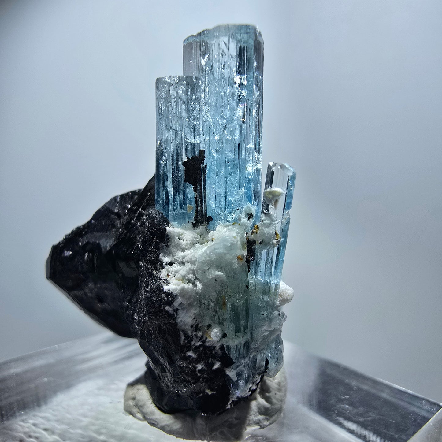 Seltener Aquamarin X mit Schörl Turmalin Erongo, Namibia 26*20*12mm