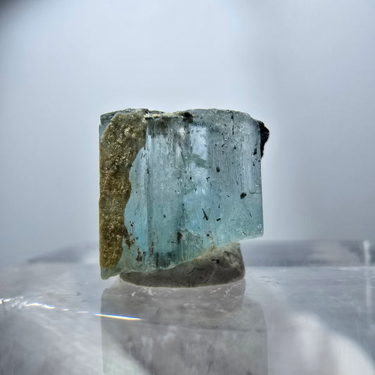 Seltener Aquamarin X mit Schörl Turmalin Erongo, Namibia 12*9*9mm