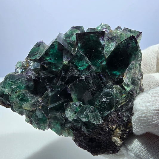 Spécimen de cube de fluorite fantôme, parqueté vert violet Okorusu, Namibie 81*63*31 mm