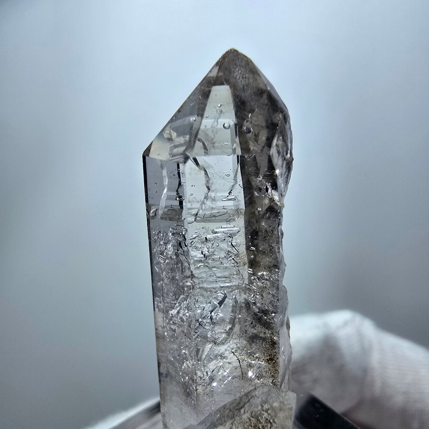 Enhydro Phantom Rauchquarz Spitze, 2x Blase Goboboseb, Namibia 41*17*15mm