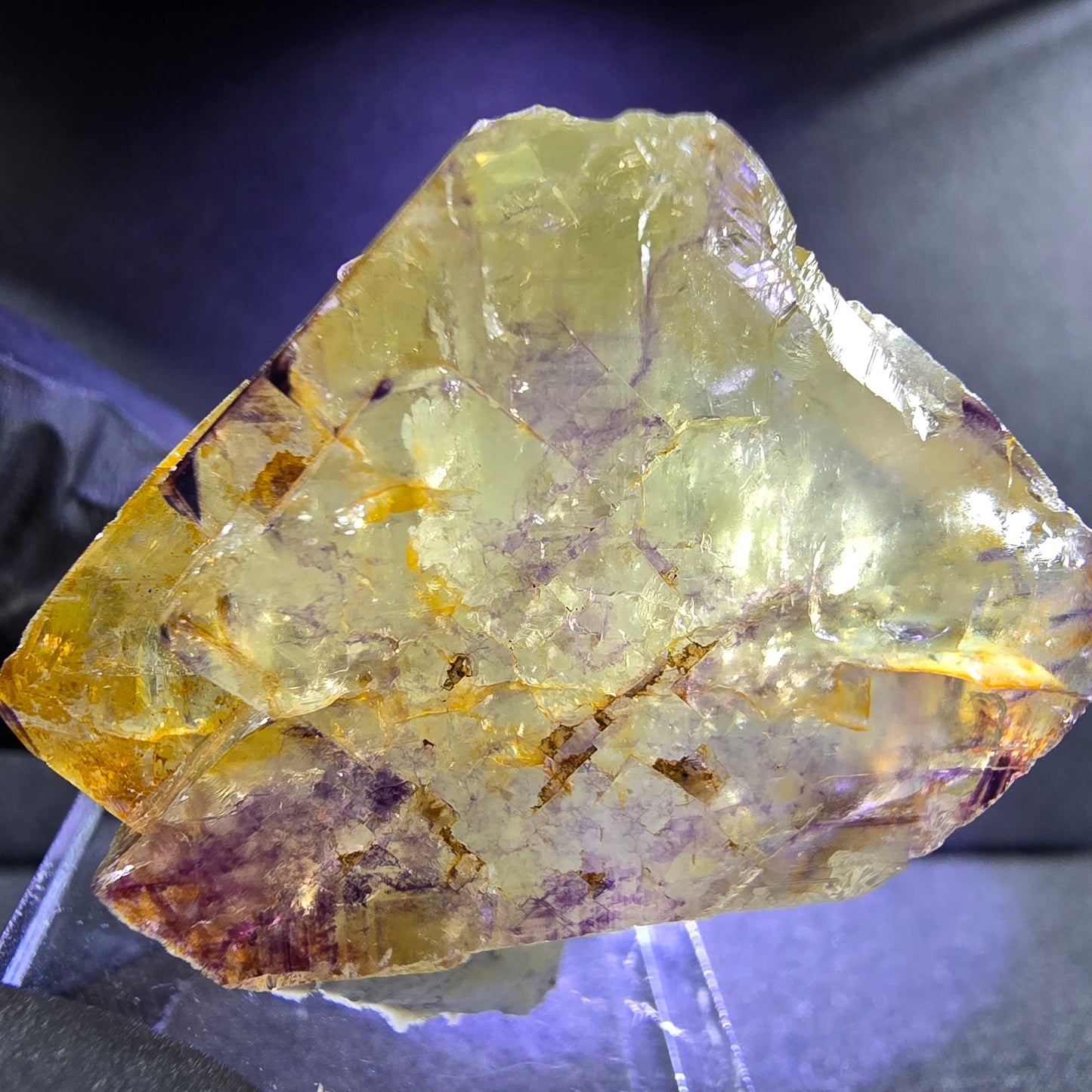 Klarer Phantom Honey Pocket Fluorit Würfel gelb lila 30*28*19mm Okorusu, Namibia