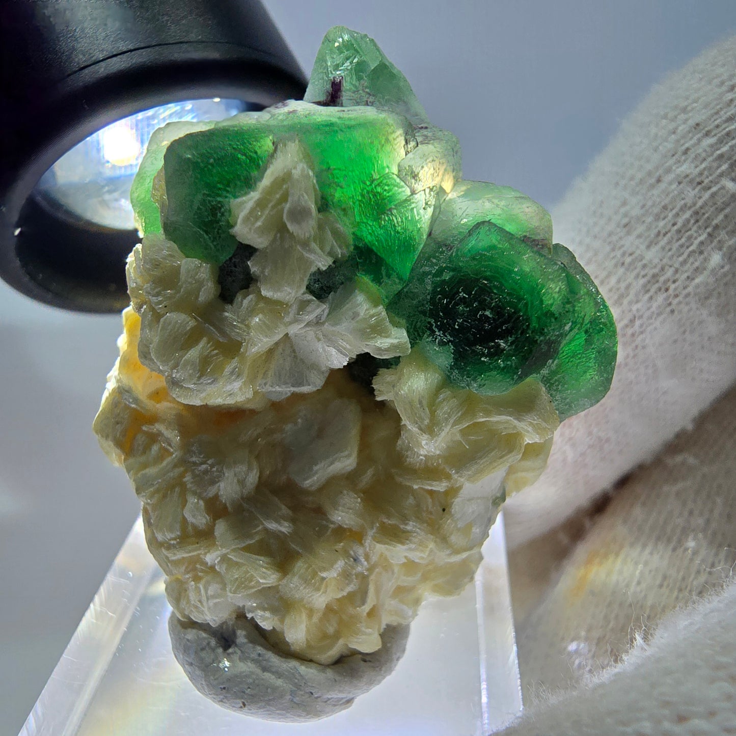 Cube de fluorite fantôme zonal, spécimen de muscovite, Erongo, Namibie, 38 x 30 x 19 mm