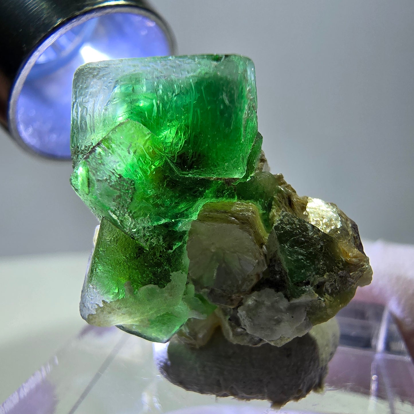 Cube de fluorite fantôme, zonal, muscovite, spécimen d'hyalite, Erongo, Namibie, 22 x 19 x 16 mm