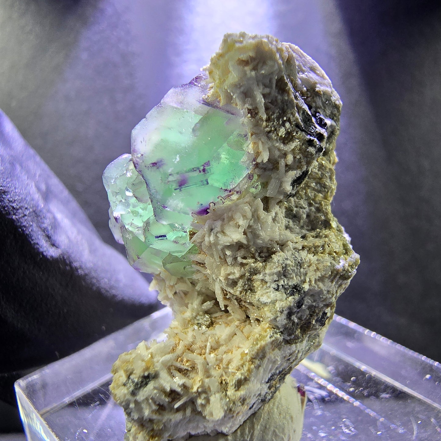 Octaèdre de fluorite fantôme, marche d'orthose muscovite 29*18*17mm Erongo, Namibie