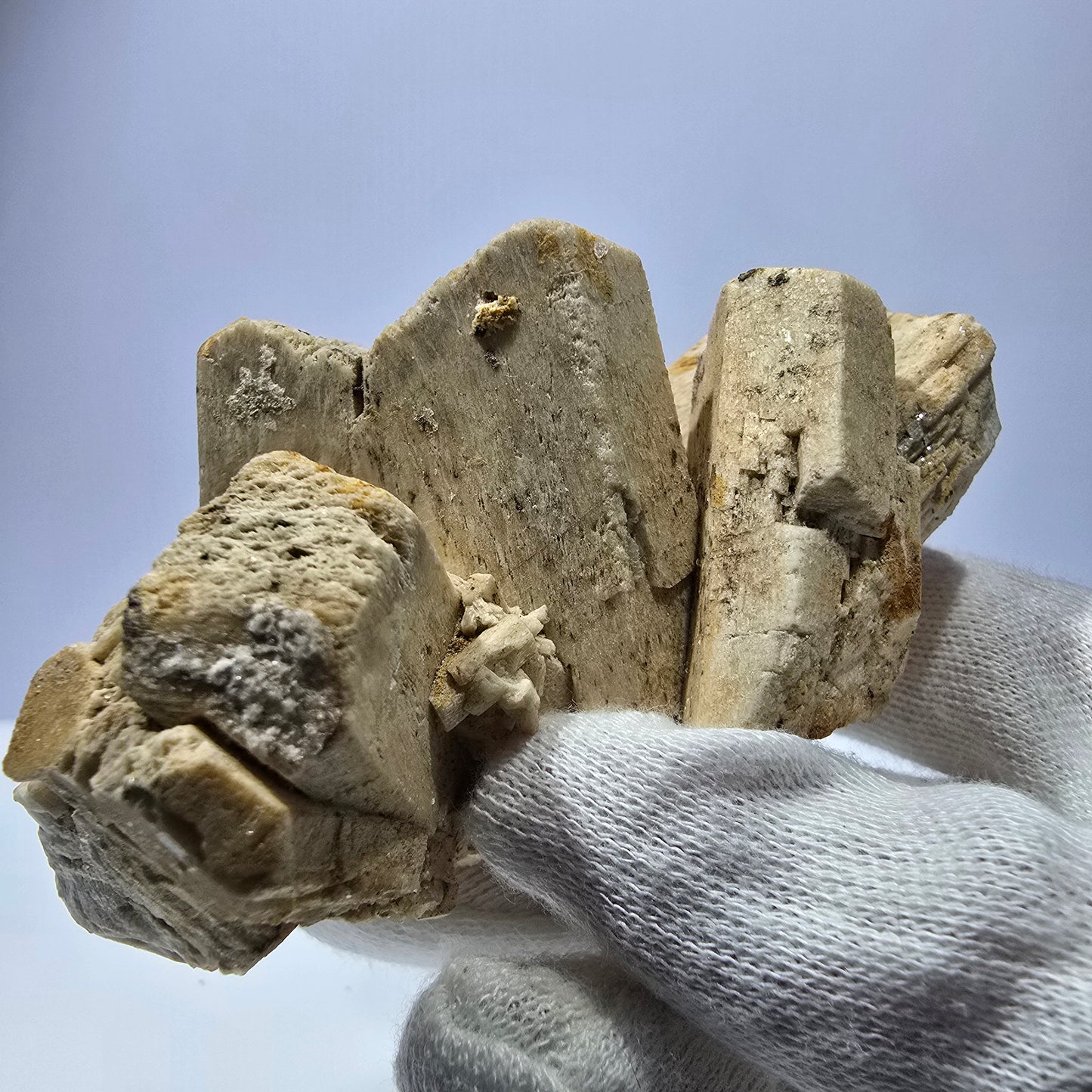 Grand spécimen d'orthose, de tourmaline Schorl et d'hyalite, Erongo, Namibie, 94 x 57 x 50 mm