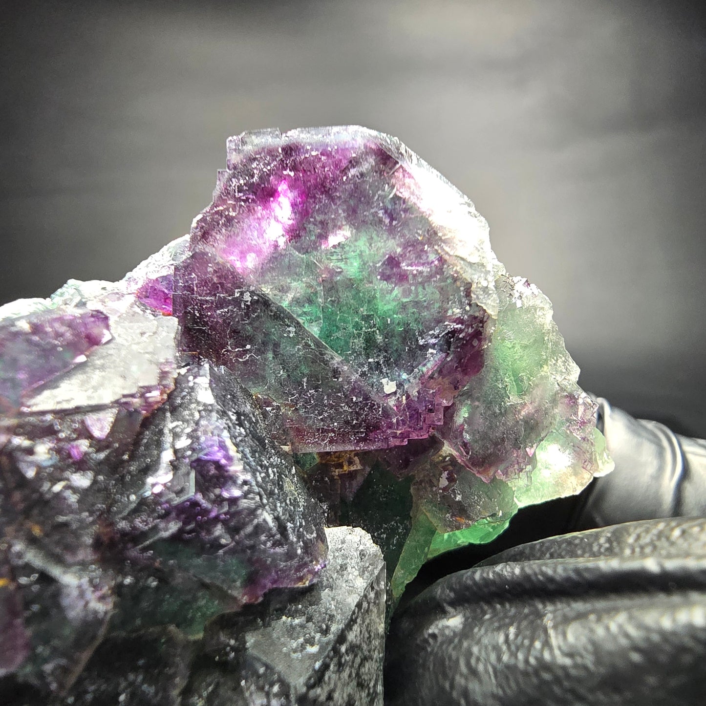 Seltene zonare Fluorit Würfel Stufe parkettiert Okorusu, Namibia 66*47*30mm