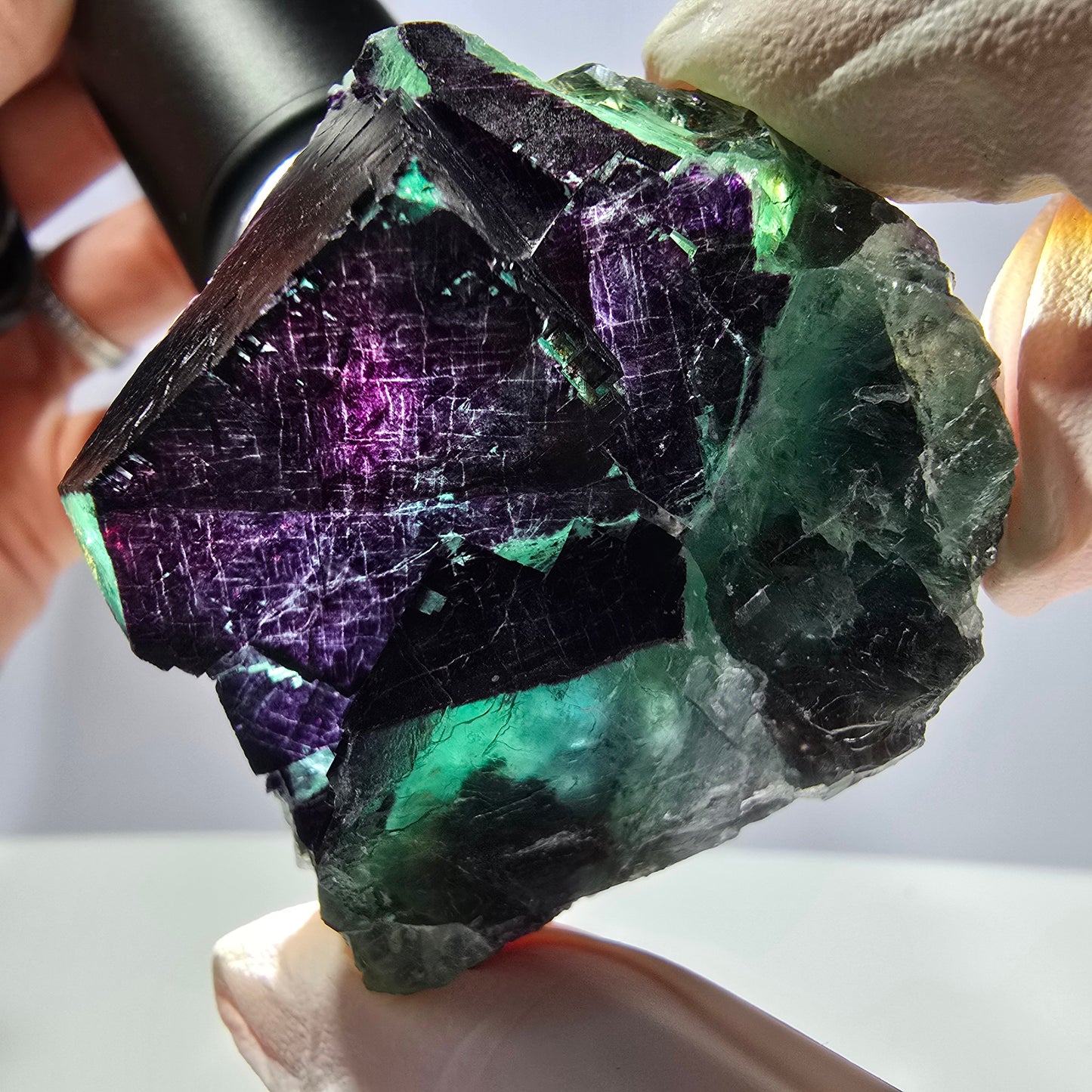 Spécimen de cube de fluorite fantôme vert violet zonal 11:11 Angel Pocket, Namibie 57*48*28mm