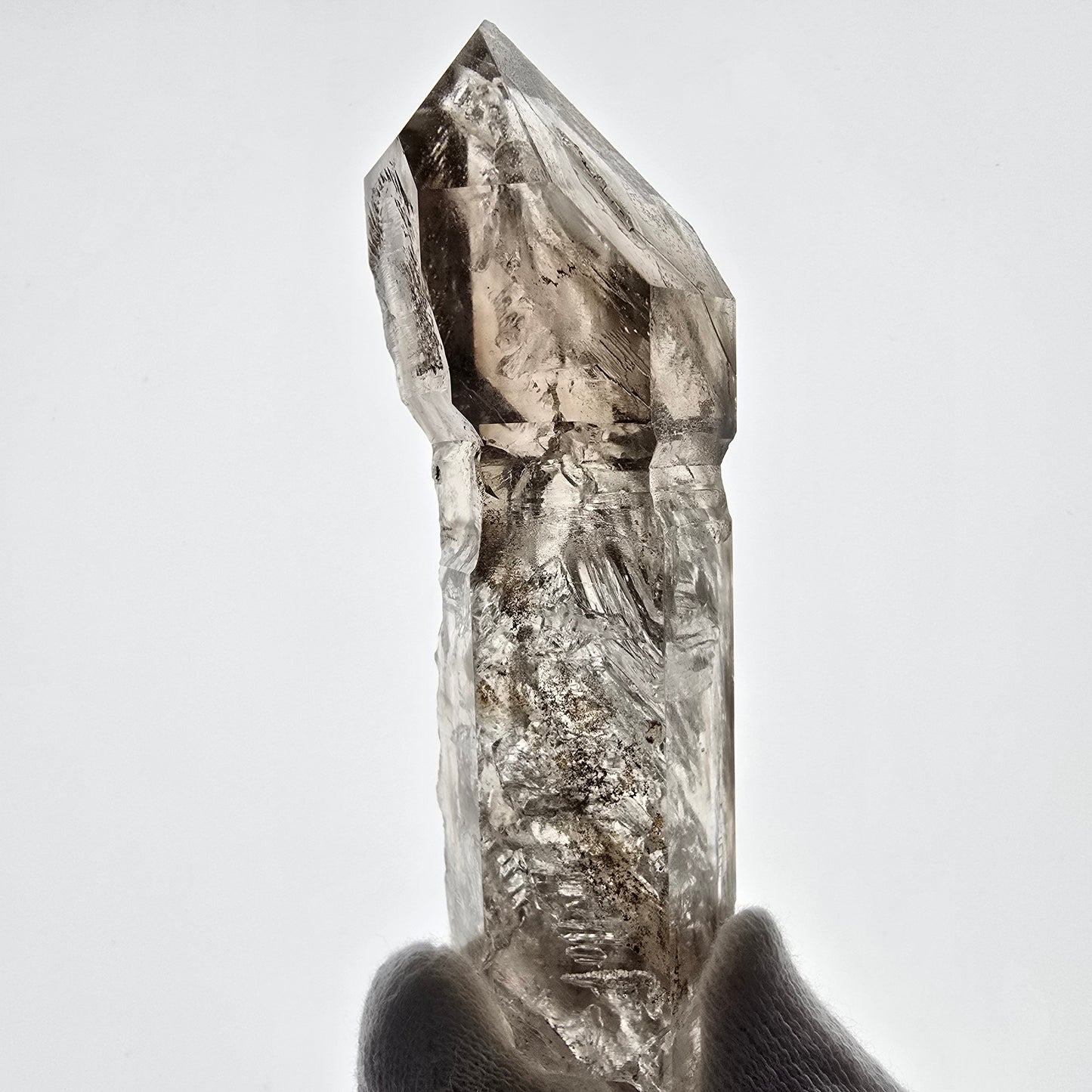 Sceptre de poche en quartz fumé fantôme, Goboboseb de la Saint-Valentin, Namibie, 107 x 38 x 28 mm