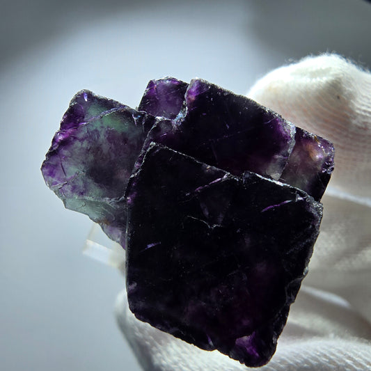 Spécimen rare de cube de fluorite fantôme, vert zonal et violet, Okorusu, Namibie, 31 x 27 x 21 mm