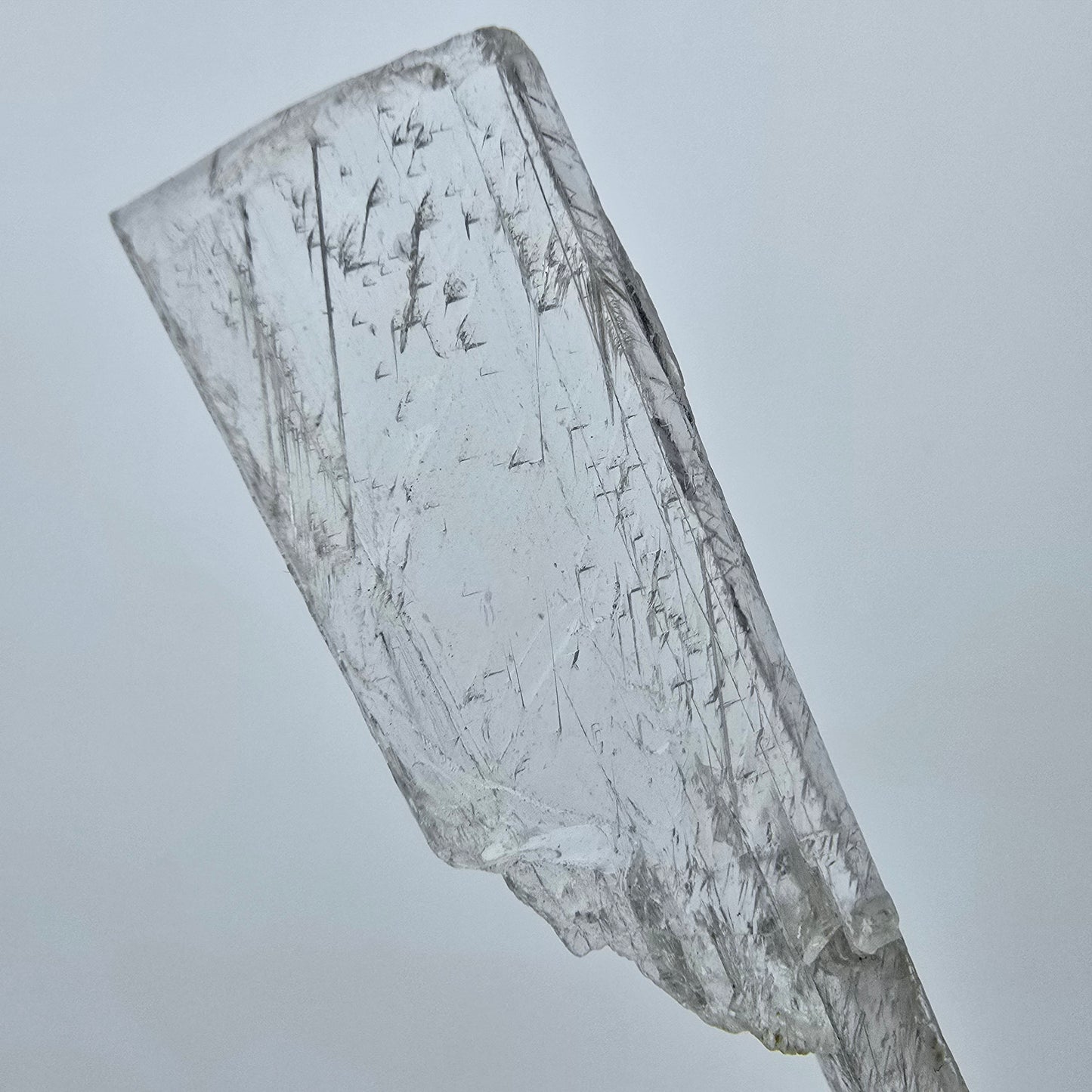Seltener Kunzit X Spodumen Kristall weiß UV Mineral 66*14*4mm aus Brasilien