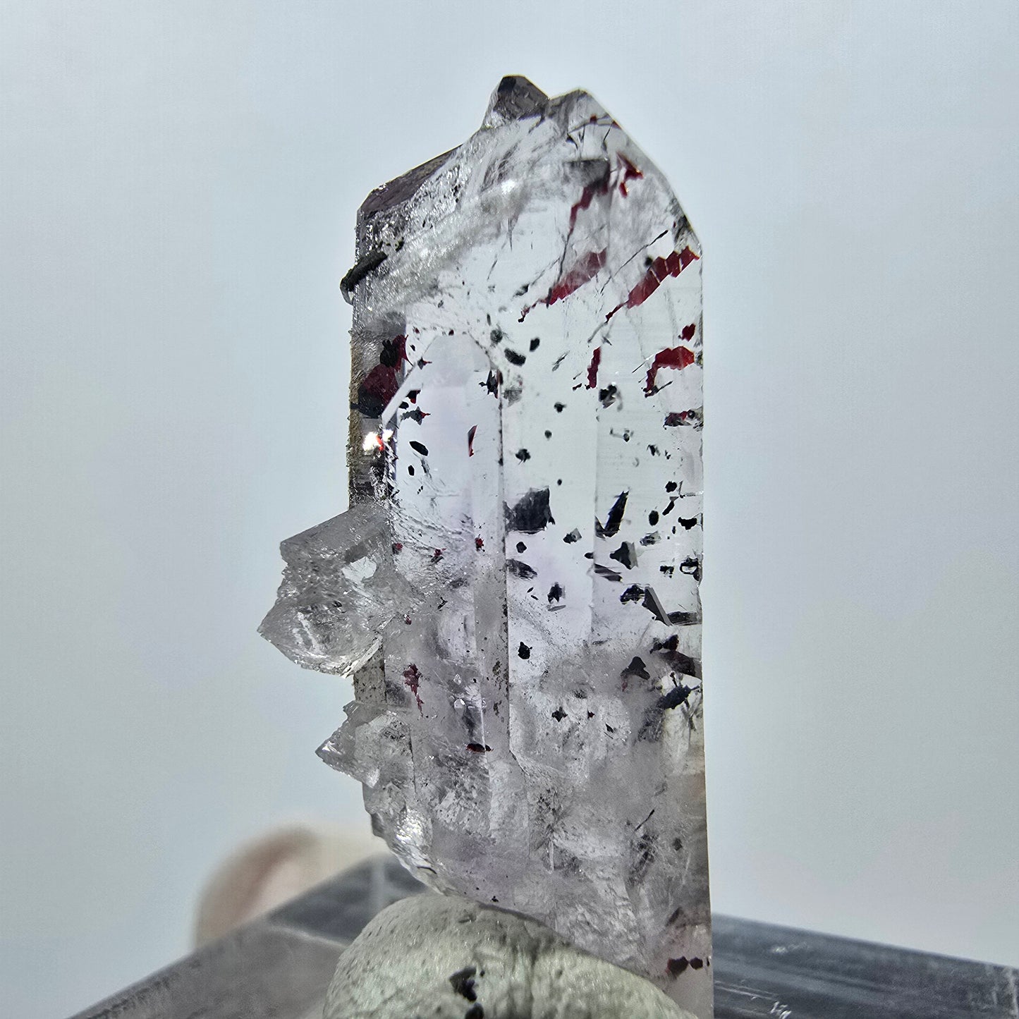 Quartz clair Harlequin Point Streep Mine, Goboboseb, Namibie, 30 x 12 x 10 mm
