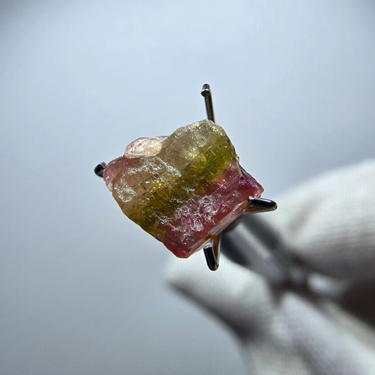 Seltener Elbait Turmalin Kristall grün rosa gelb Minas Gerais, Brasilien 7*7*7mm