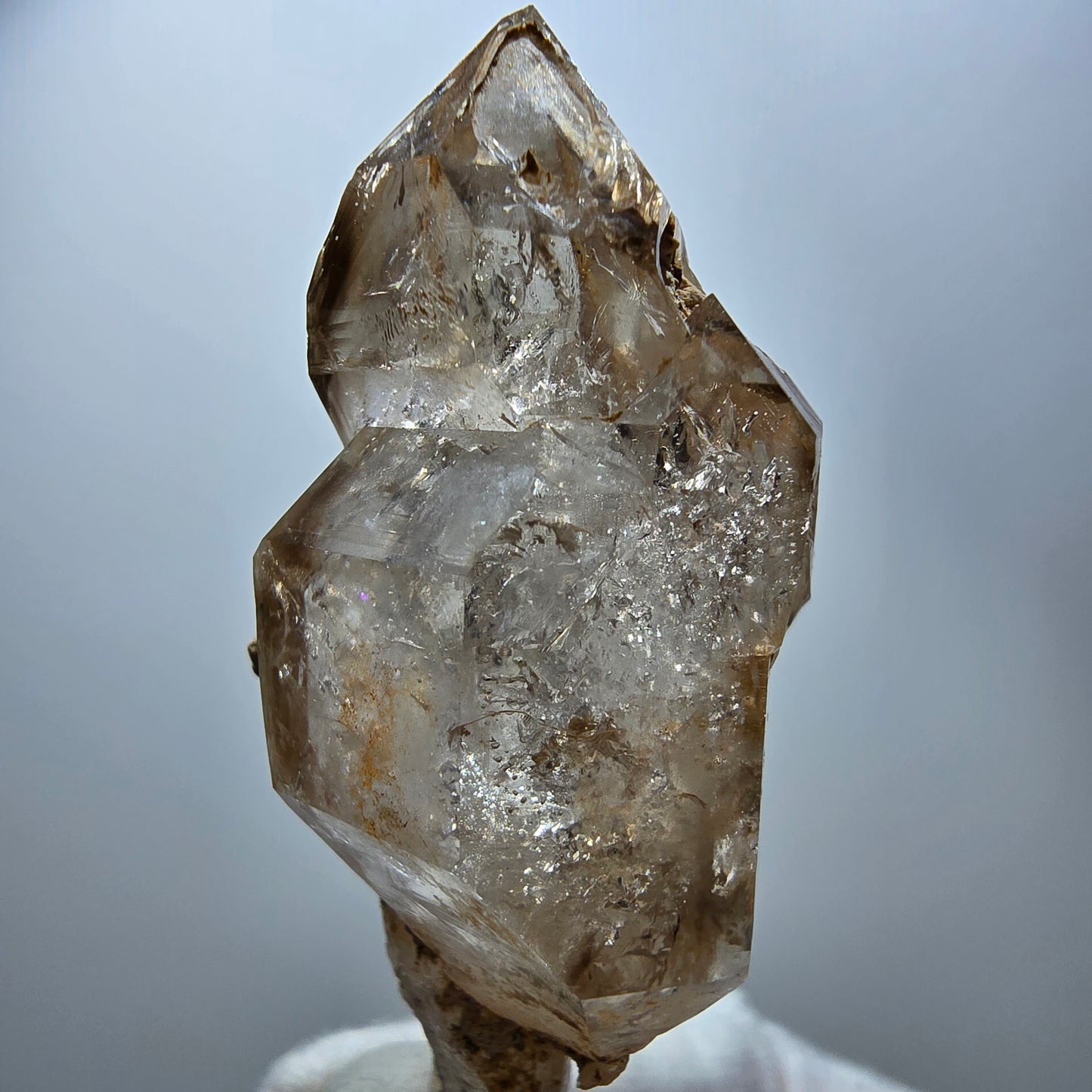 Quartz fumé fantôme transparent, pointe de sceptre, Goboboseb, Namibie, 61 x 29 x 28 mm