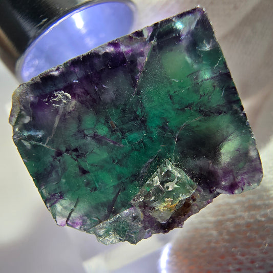 Rare spécimen de cube de fluorite fantôme, vert-violet zonal, Okorusu, Namibie, 25 x 23 x 16 mm