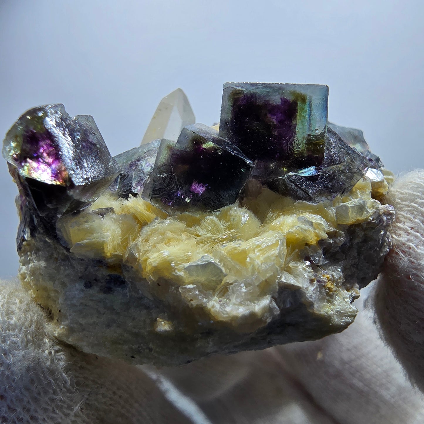 Cube de fluorite fantôme coloré, spécimen de quartz fumé muscovite, Erongo, Namibie, 48 x 32 x 29 mm