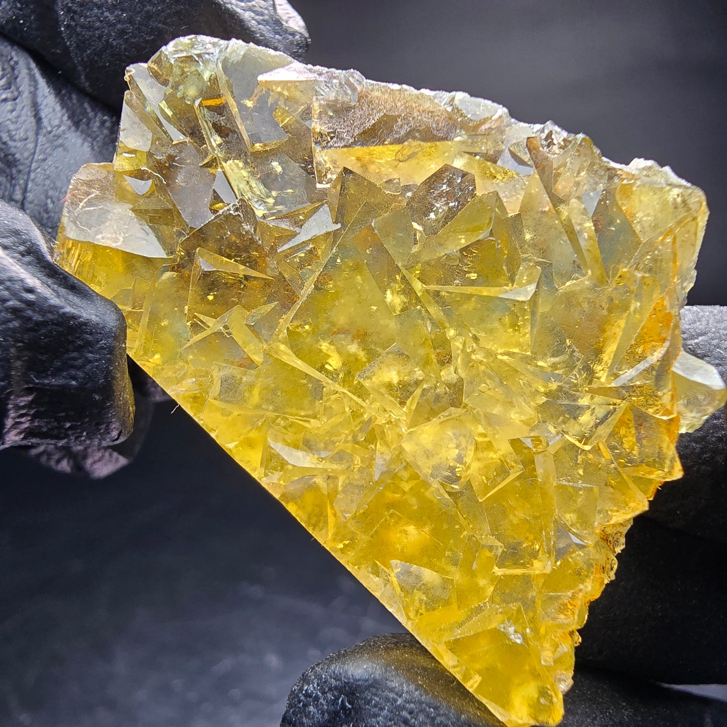 Klare Honey Pocket Phantom Fluorit Würfel Stufe gelb Okorusu Namibia 43*32*10mm