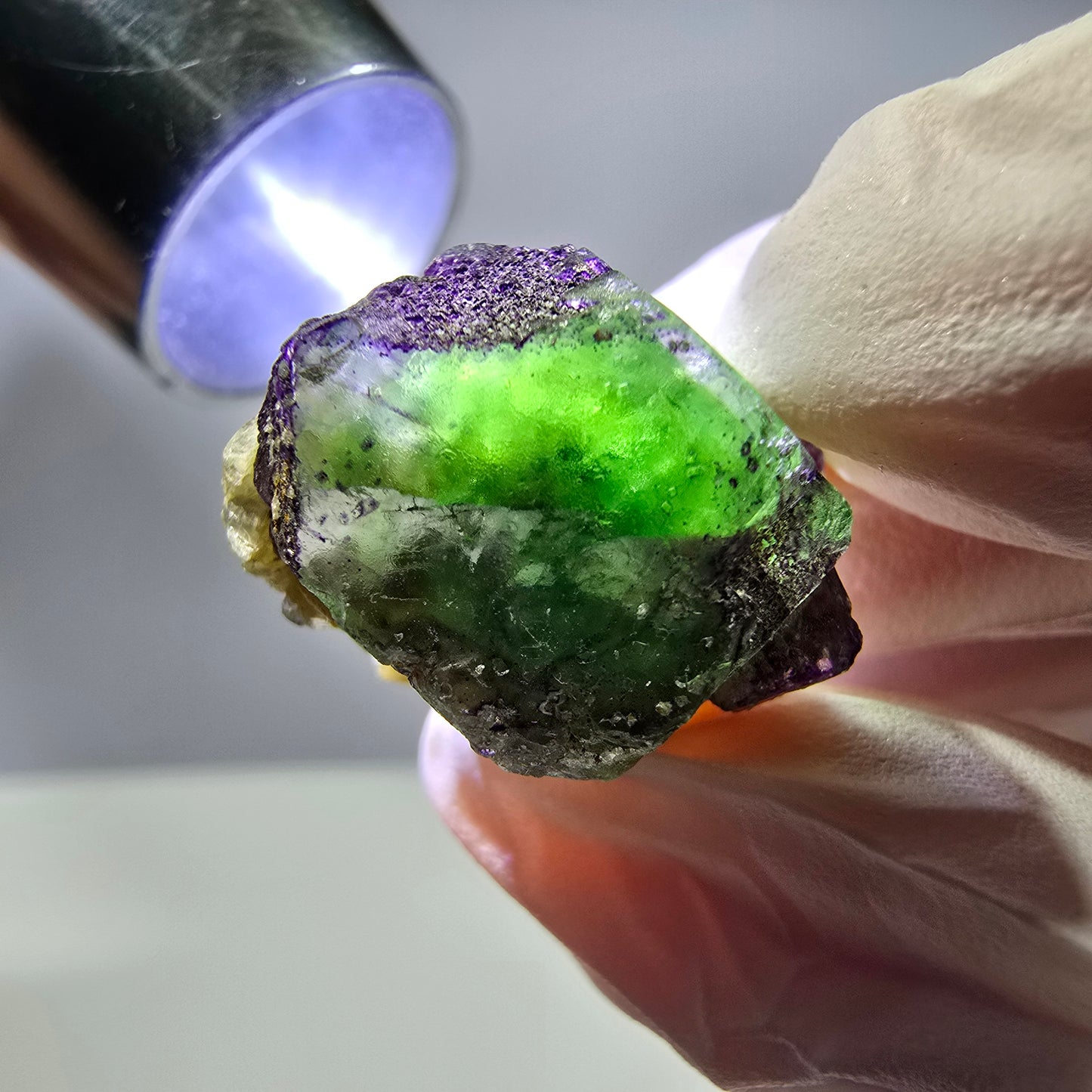 Cube de fluorite fantôme, zonal, spécimen de muscovite, Erongo, Namibie, 24 x 17 x 12 mm
