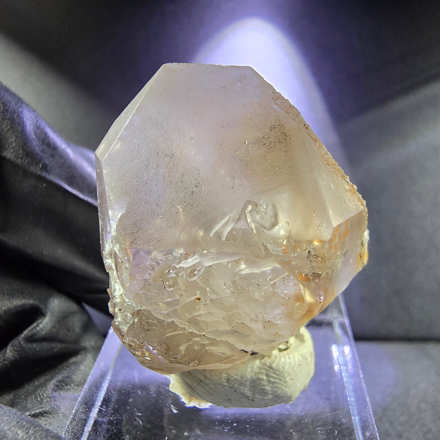 Belle pointe de quartz en cristal de sceptre de quartz fumé 32 * 27 * 20 mm de Goboboseb Namibie