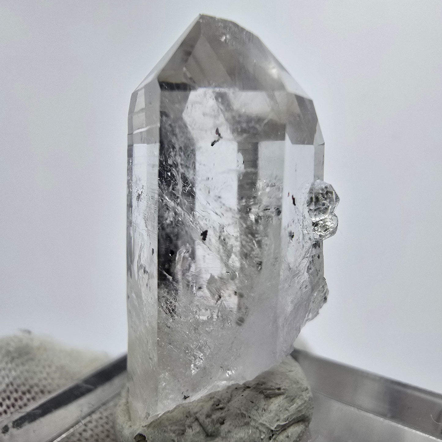 Enhydro Hämatit Quarz mit Analcim Streep Mine Goboboseb Namibia 30*15*14mm