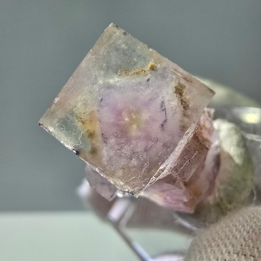 Seltene UV Phantom Fluorit Würfel Stufe lila grün Brandberg, Namibia 26*14*12mm